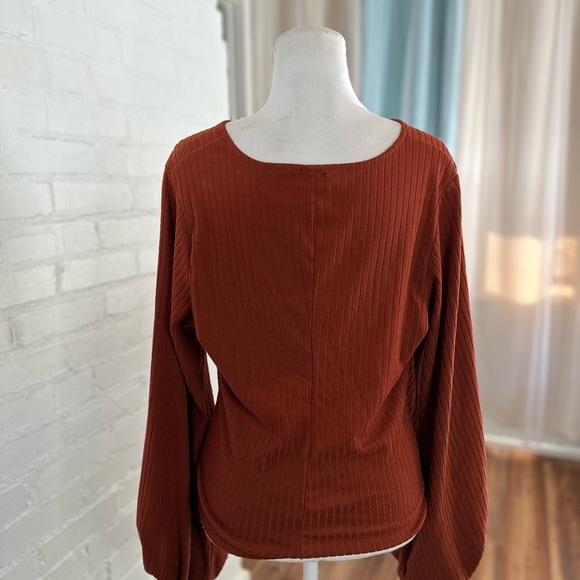 BuckleBlack Burnt Orange Balloon Sleeve Ribbed Knit Blouse - Picture 7 of 7